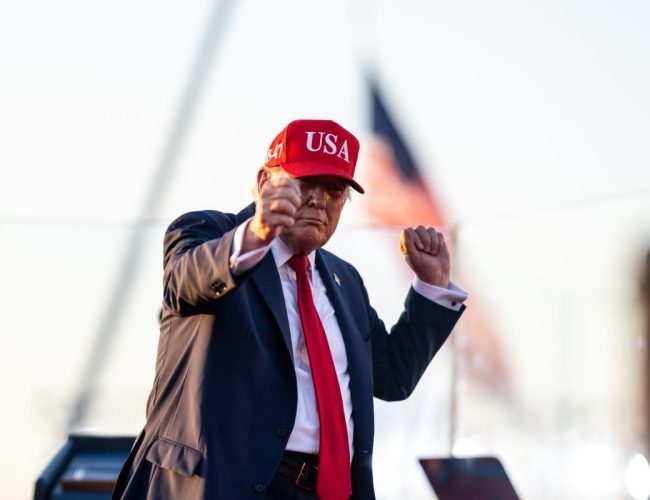Especialista de Harvard critica aumento de tarifas de Trump como prejudicial aos próprios americanos